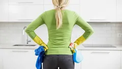 Jak usunąć uporczywy tłuszcz z kuchni: porady na olśniewająco czyste powierzchnie